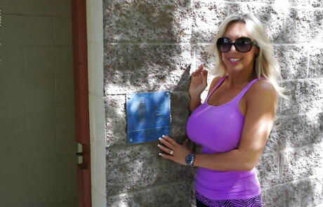 Tempting american blond wife Sandra Otterson in hot posing gallery